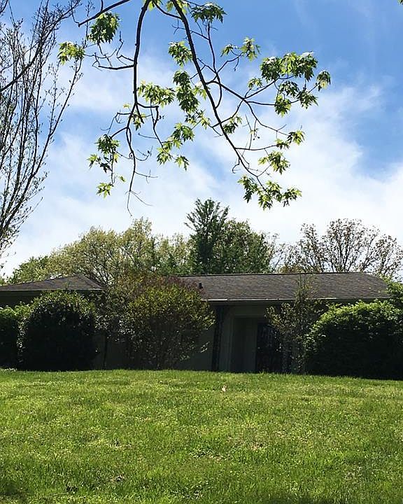 1st image of 676 Woodlawn Dr