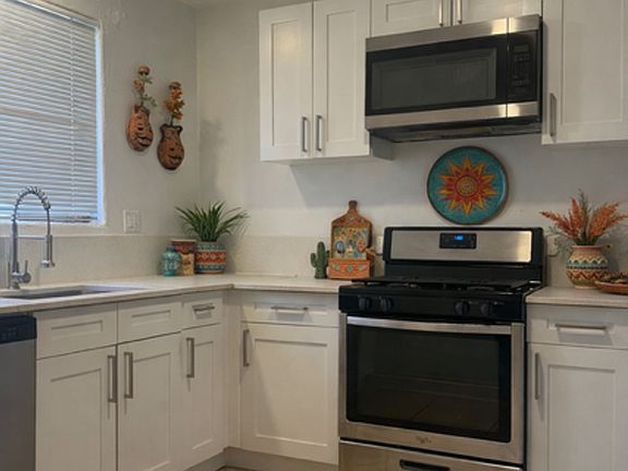 5th image of 15-33 N Longfellow Ave #25