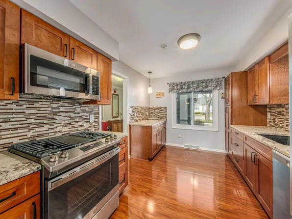 528 West Cumberland COURT #528, Bayside, WI 53217