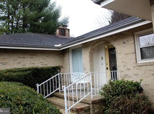 900 Honeysuckle Dr, Martinsburg, WV 25401