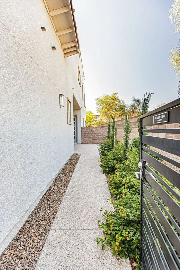 5 Bedroom home located in Henderson — Photo 4