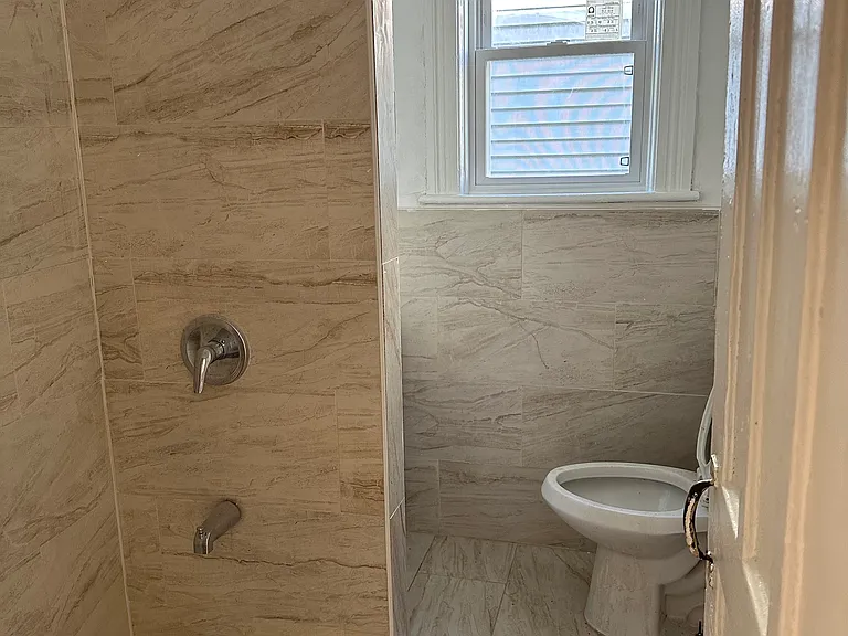 836 Lincoln Ave — Photo 6
