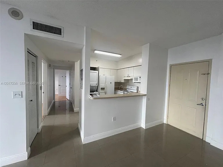 5091 NW 7th St #706 — Photo 3