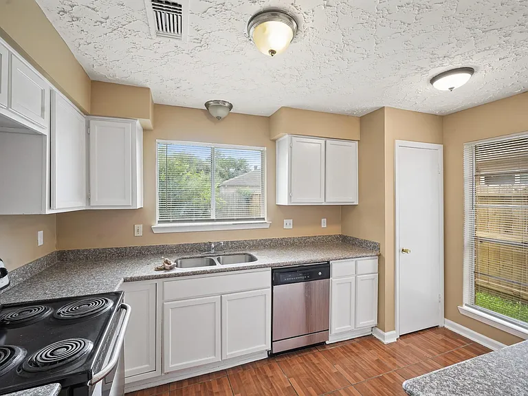 3714 Embarcadero Dr — Photo 6