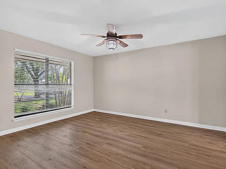 2305 Shady Creek Dr — Photo 12