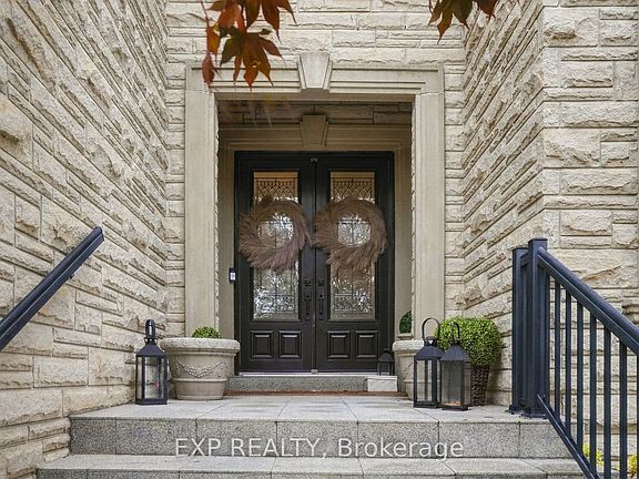 2nd image of 412 Manhattan Dr
