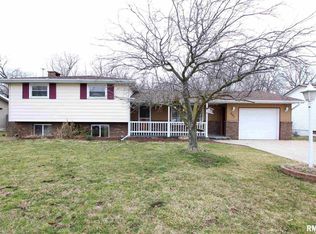 902 Belaire Dr, Washington, IL