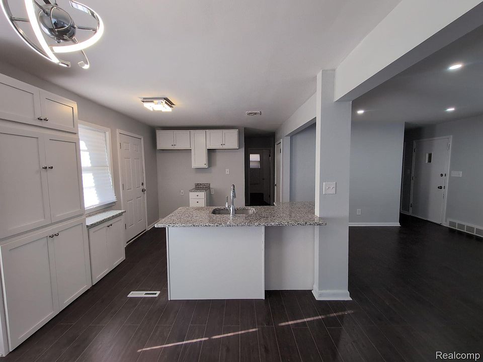 1901 Edison St, photo 11