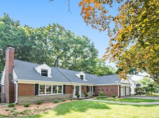 4033 E Hillandale Dr, Kalamazoo, MI 49008