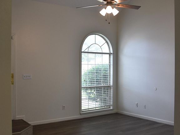 3rd image of 106 Sugarwood Ct