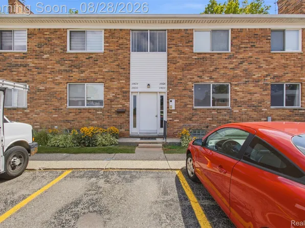 29622 Hoover Rd, Warren, MI 48093