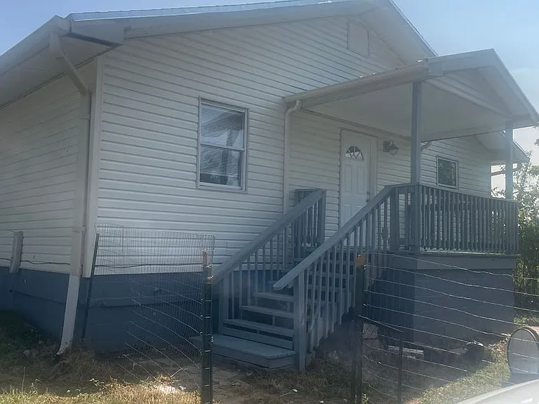 1700 Lewis Ave — Photo 1