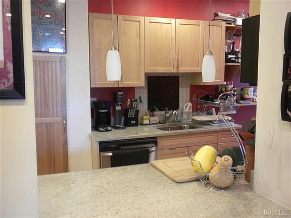 3rd image of 604 Tompkins Ave APT D9
