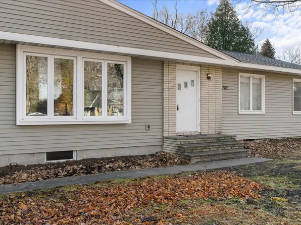 710 Valley View Dr, River Falls, WI 54022