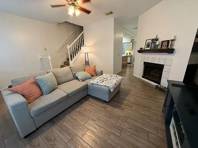 2 bed, 2.5 bath, 1152 sqft, $1,700 — Photo 3