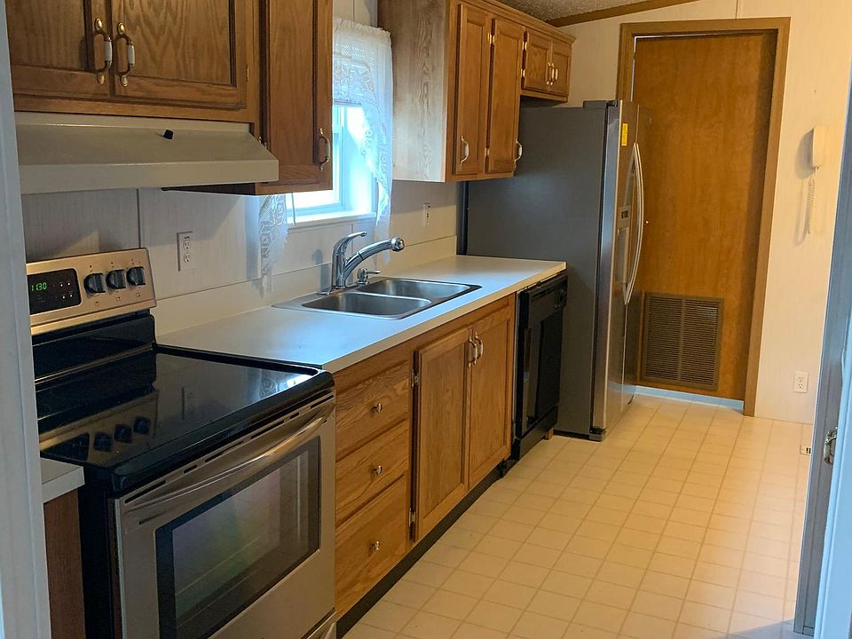 1st image of 121 Rosewood Ave