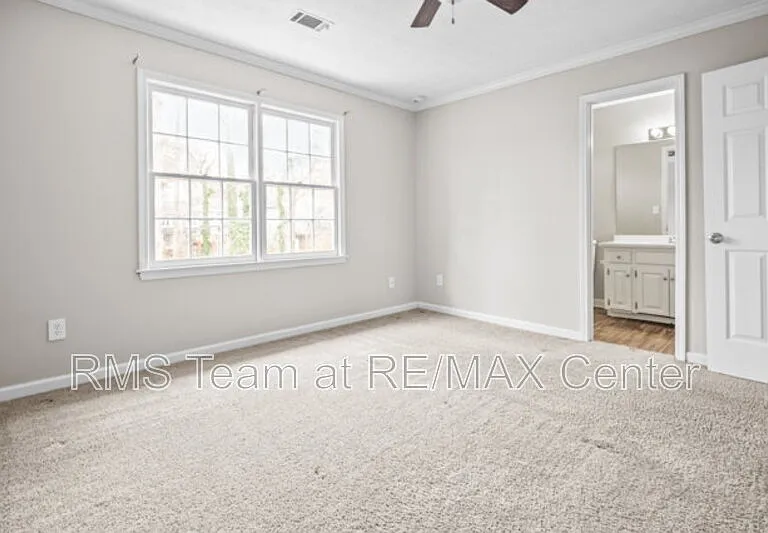 320 Saint Simons Cv — Photo 32