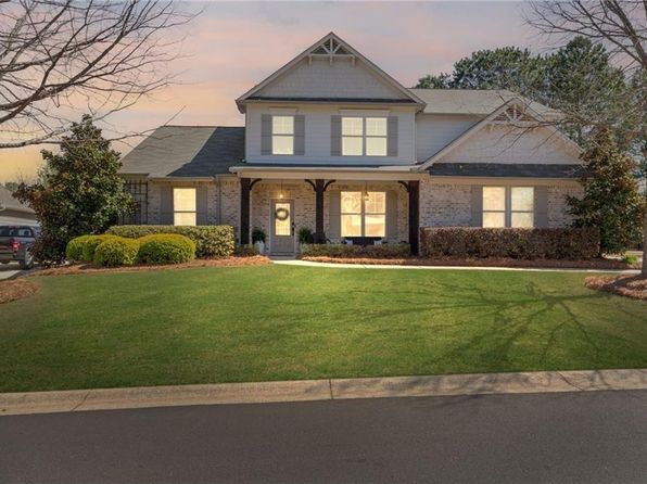 9085 Maple Run Trl, Gainesville, GA 30506