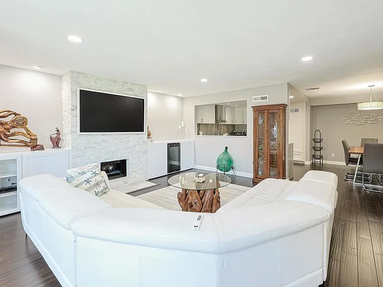 68 Montego Ct — Photo 2
