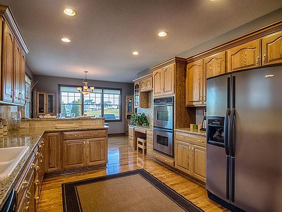 4th image of 15100 Shoreline Dr W