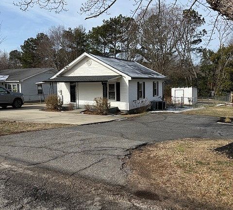 2nd image of 113 Christopher St