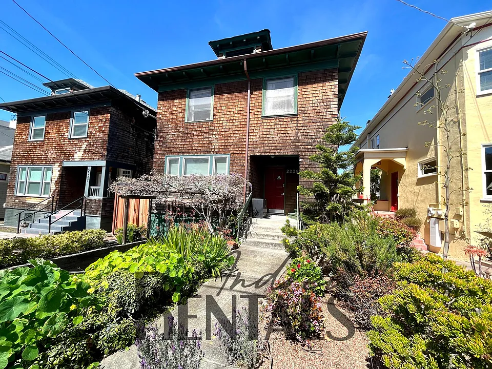 2229 Carleton St #B