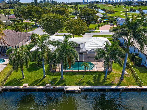 2nd image of 1105 Country Club Dr