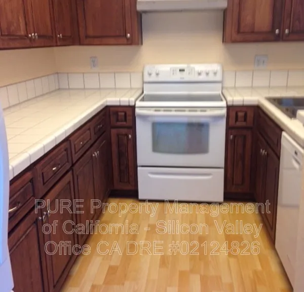 967 La Mesa Ter #D — Photo 3