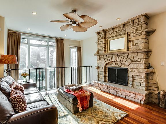 2nd image of 1922 W Armitage Ave #1