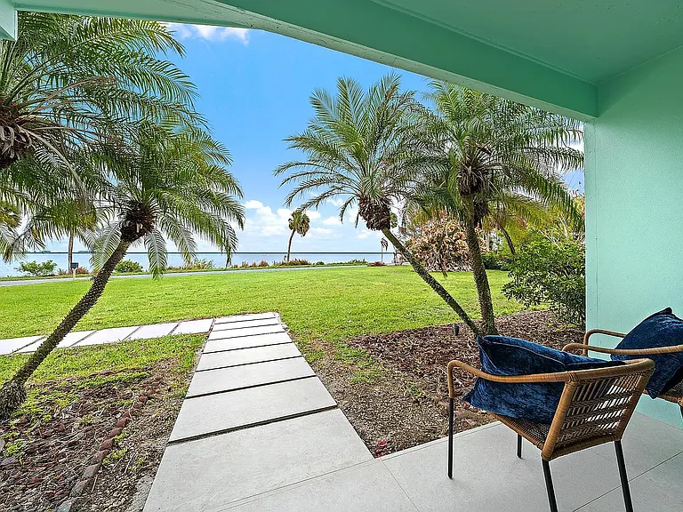 6205 S Indian River Dr — Photo 4