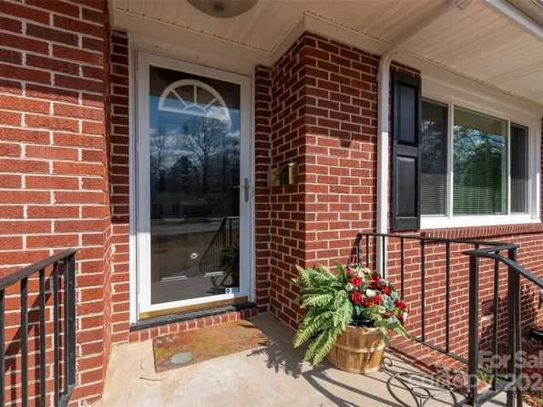 503 Gillsbrook Rd, Lancaster, SC 29720