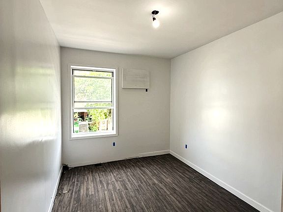 3rd image of 28 Bay 28th St Floor 2