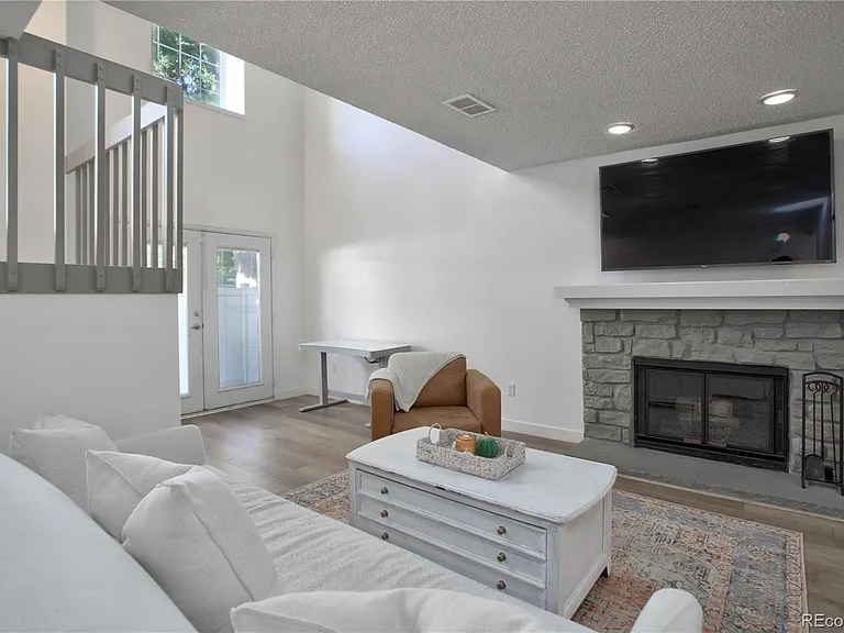 1370 S Idalia St #D — Photo 3