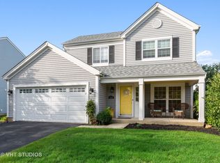 690 Fairview Ln, South Elgin, IL 60177