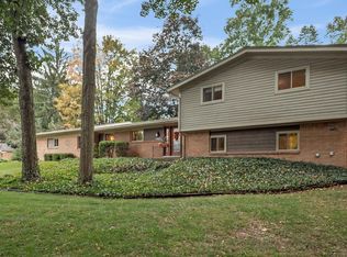 21201 E Chigwidden St, Northville, MI