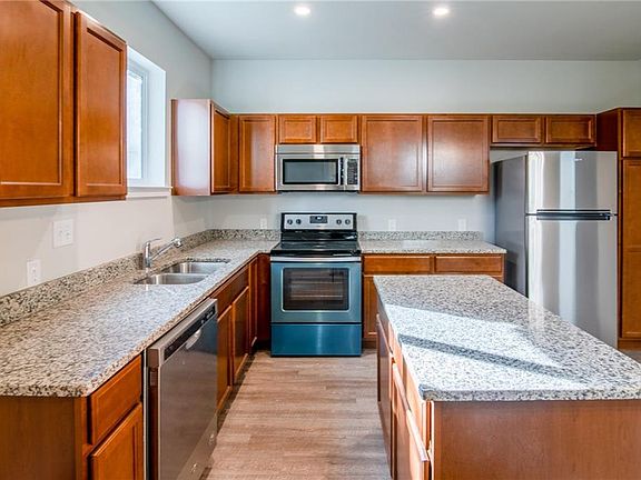 4th image of 906 Quartz Ct #802