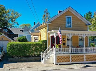 68 3rd St, Newport, RI 02840