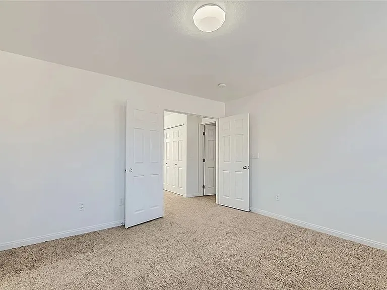 5849 Old English Ct — Photo 23