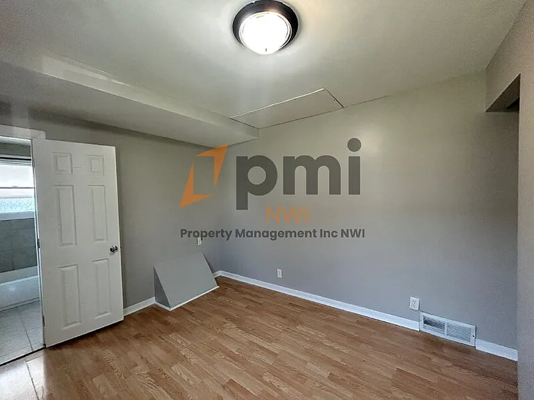 1518 Oak St — Photo 5