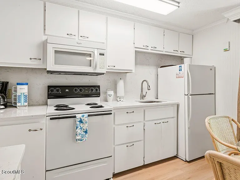 1175 N Beachview Dr #214 — Photo 9