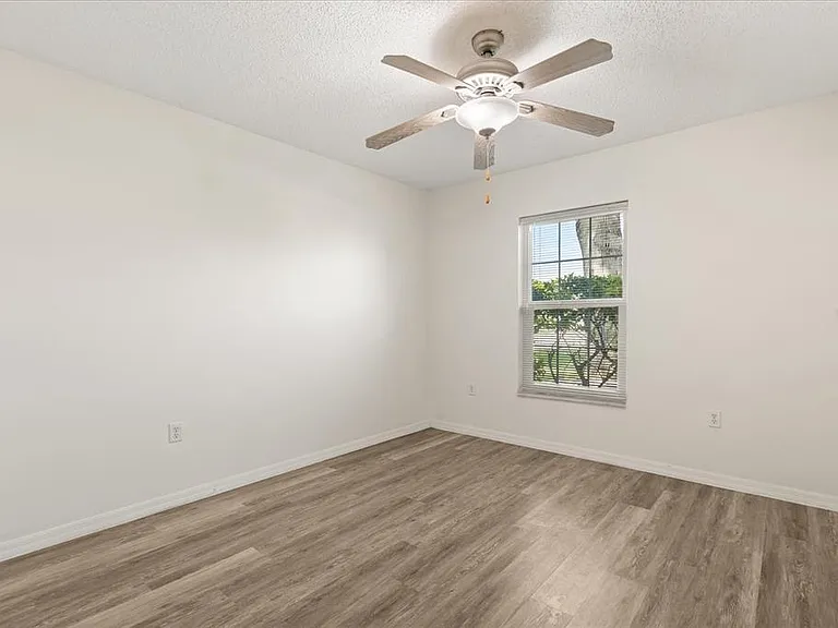 410 Central Mariners Dr — Photo 23