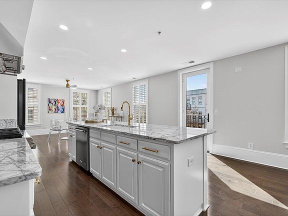 4th image of 69 Morris St APT 301