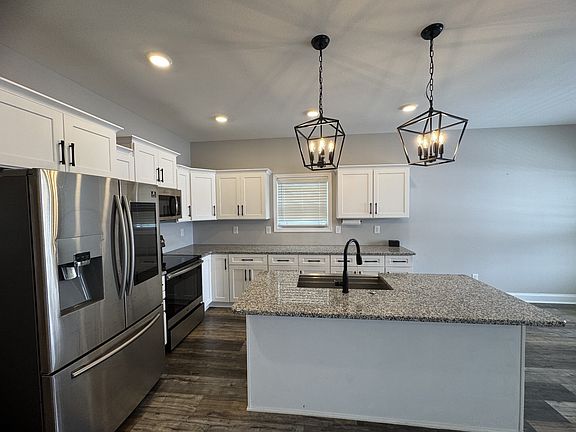 5th image of 405 Andean Ct