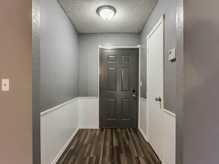 8412 Bellmon Ave — Photo 2