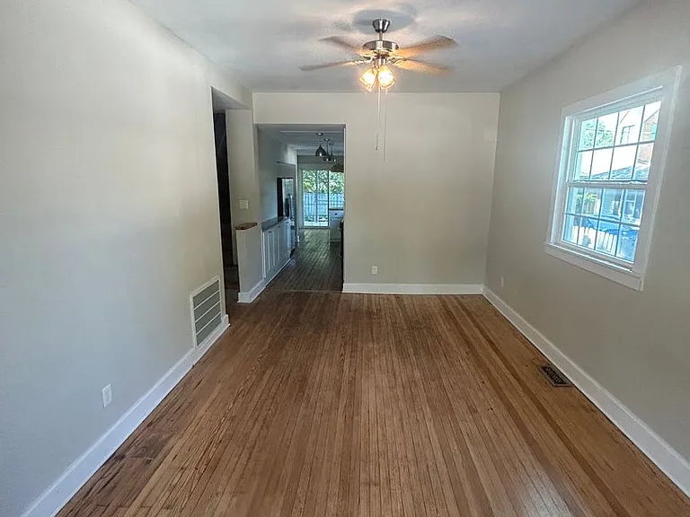 318 E Webster St — Photo 9