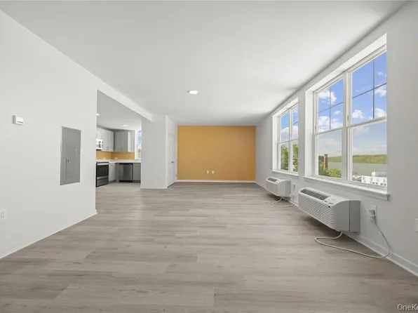 (undisclosed Address), Yonkers, NY 10701