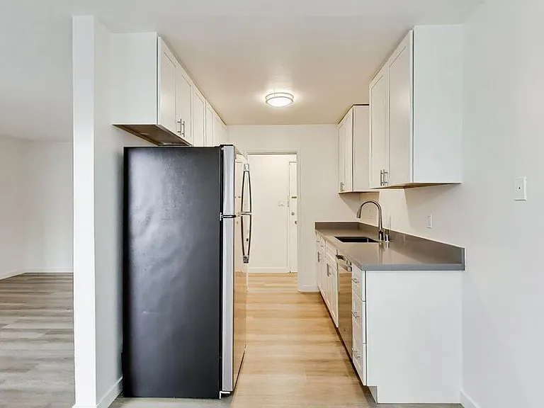 1015 Continentals Way — Photo 3
