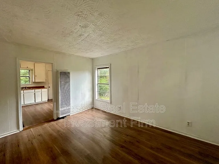 734 W 74th St — Photo 3