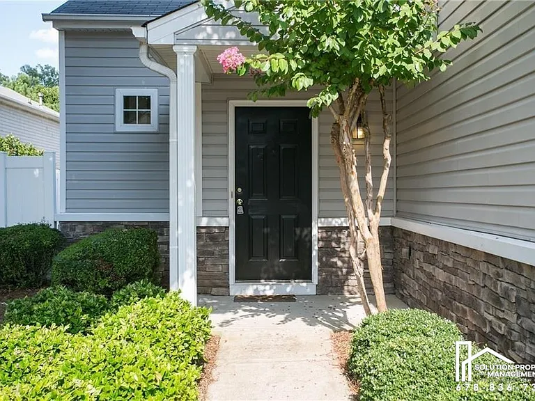 709 Bedford Ct — Photo 14