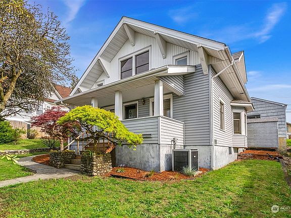 3rd image of 912 E 31st Street